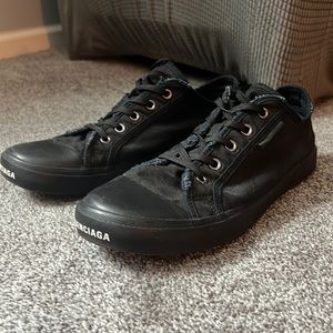 Balenciaga Mens Low Top Paris Sneaker